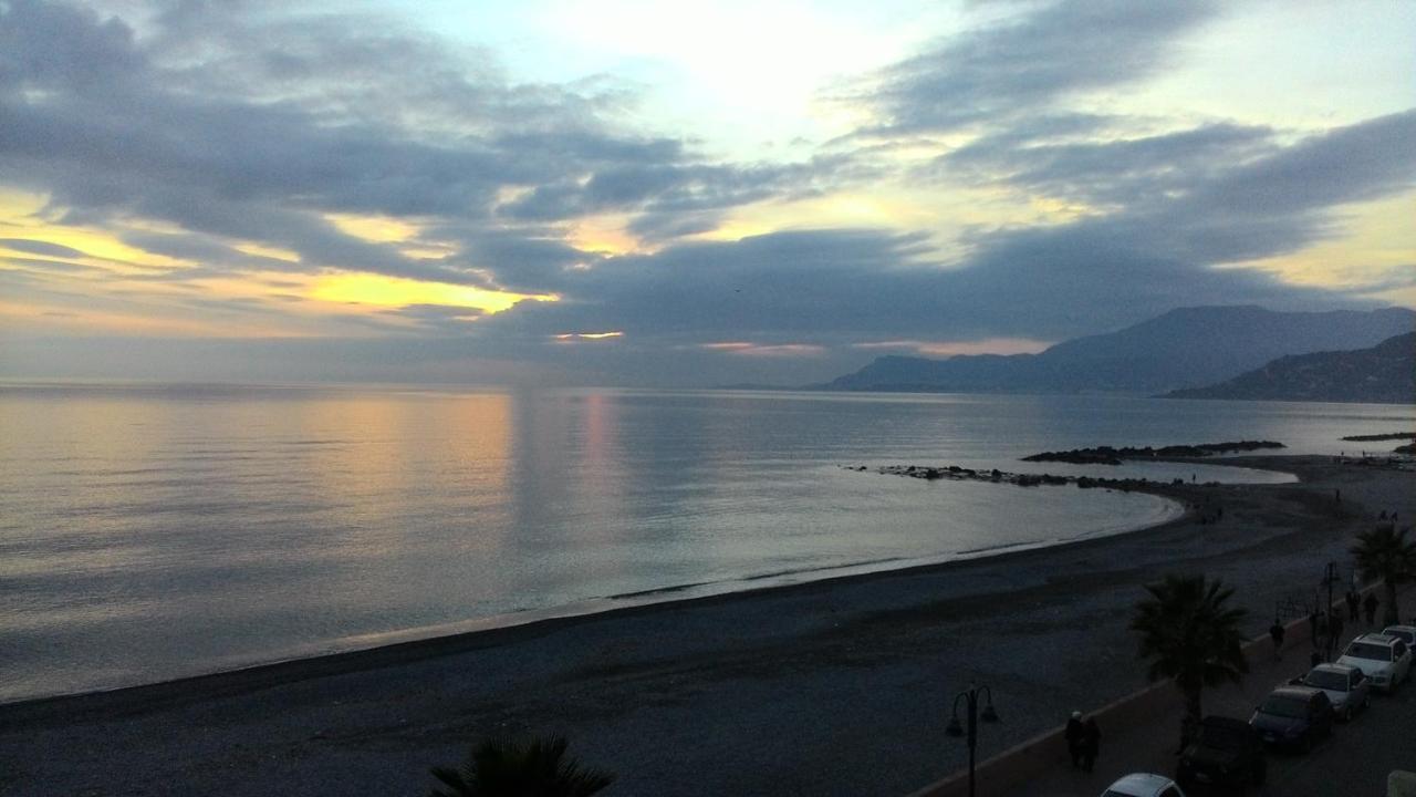 Appartamento Giusy Ventimiglia Buitenkant foto